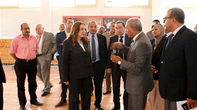 رئيس جامعة بني سويف يستقبل لجنة تقييم مسابقة 