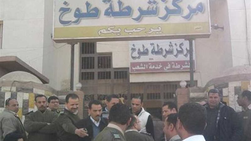 خلف قاعة أفراح..