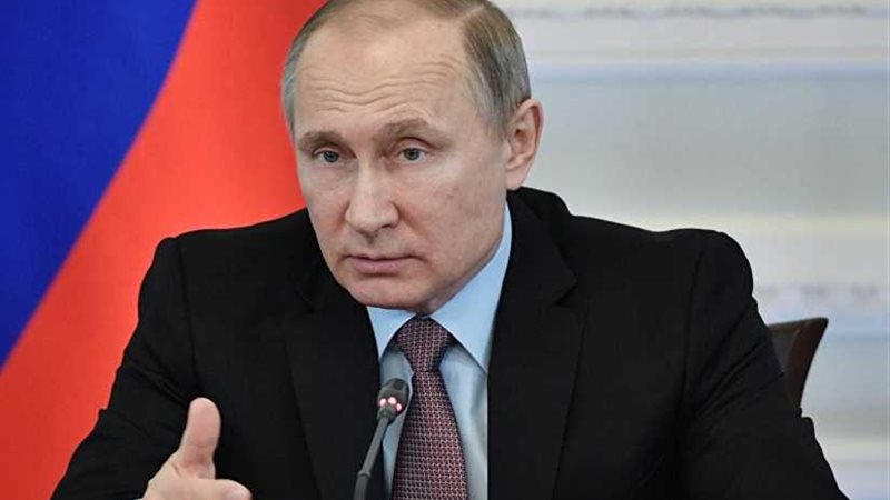 بوتين وميركل يناقشان