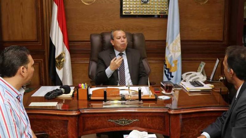 محافظ كفرالشيخ يناقش