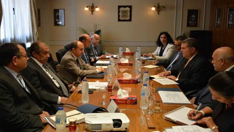 3 وزراء يبحثون يبحث