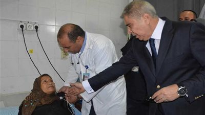 محافظ المنيا يتابع مستوى الخدمة الصحية بـ3 مستشفيات مركزية