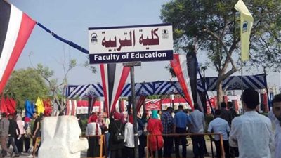 وزير التعليم العالي يشارك طلاب جامعة أسيوط في مراسم 