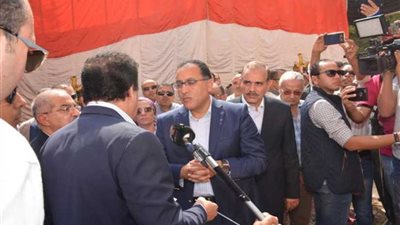 رئيس الوزراء يعد بتوفير الاعتمادات المالية لمستشفى الإصابات بجامعة أسيوط..(صور)