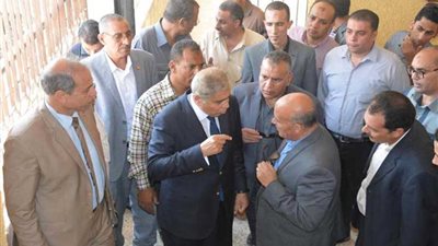 بالفيديو ..محافظ المنيا يحيل مدير مدرسة للتحقيق لضعف مستوى النظافة