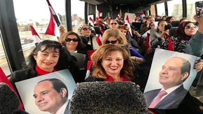 استقبال حافل من الجاليات المصرية للرئيس السيسي أمام مقر إقامته بنيويورك