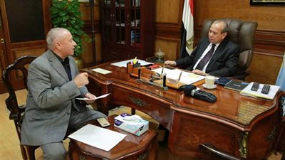 محافظ كفرالشيخ يتابع محصول جني القطن