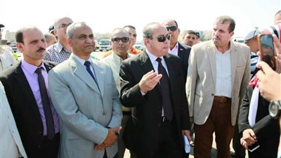 محافظ كفر الشيخ يتابع تسليم معدات برنامج إدارة المخلفات الصلبة