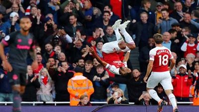 أرسنال يحقق فوزه الرابع على التوالي في البريميرليج على إيفرتون بهدفين نظيفين