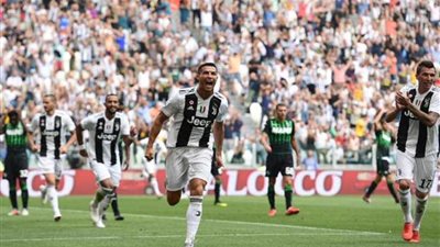 رونالدو يقود يوفنتوس للفوز على فروسينوني بهدفين نظيفين