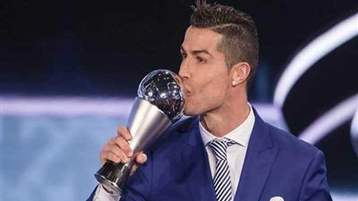 رونالدو يعلن 