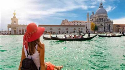 مدينة أوروبية تفرض غرامة على الجلوس