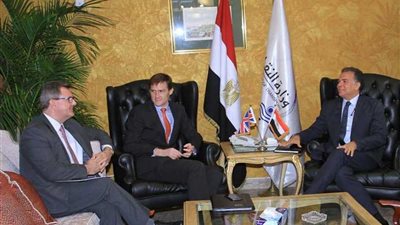 وزير النقل يبحث مع المبعوث التجاري البريطاني التعاون بين الجانبين