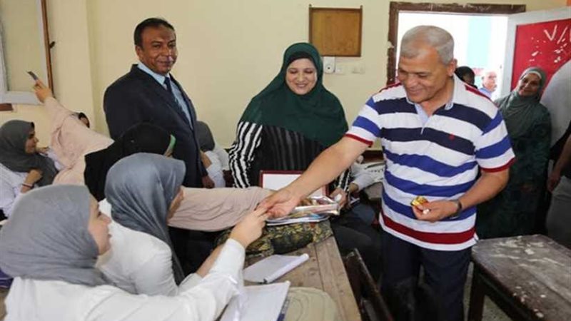 محافظ المنوفية يدير