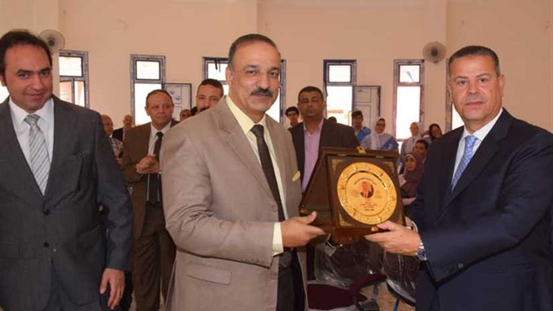 افتتاح أول مدرسة