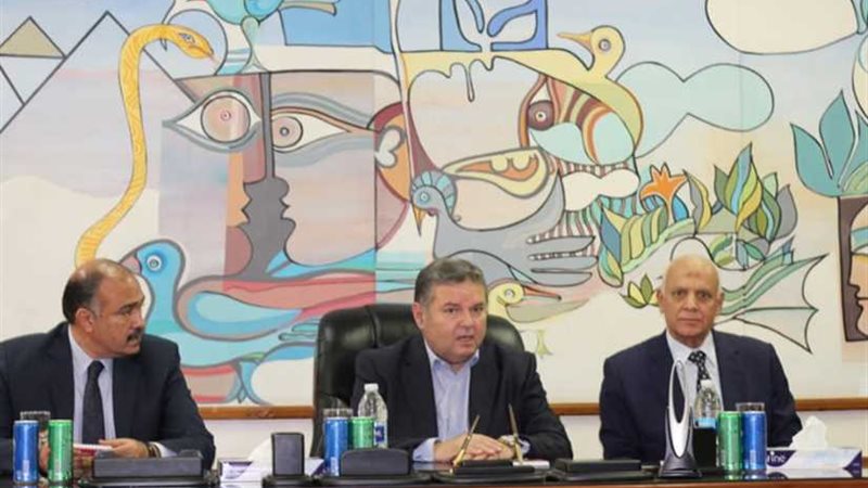 جولة لوزير قطاع الأعمال