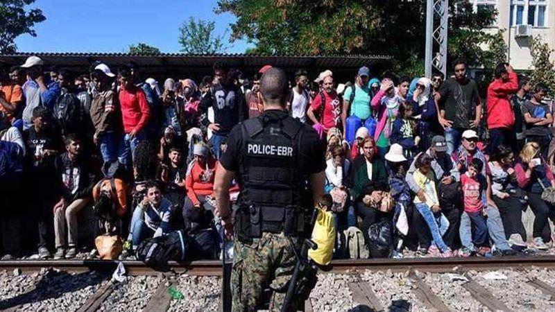 مقدونيا تحتجز عشرات