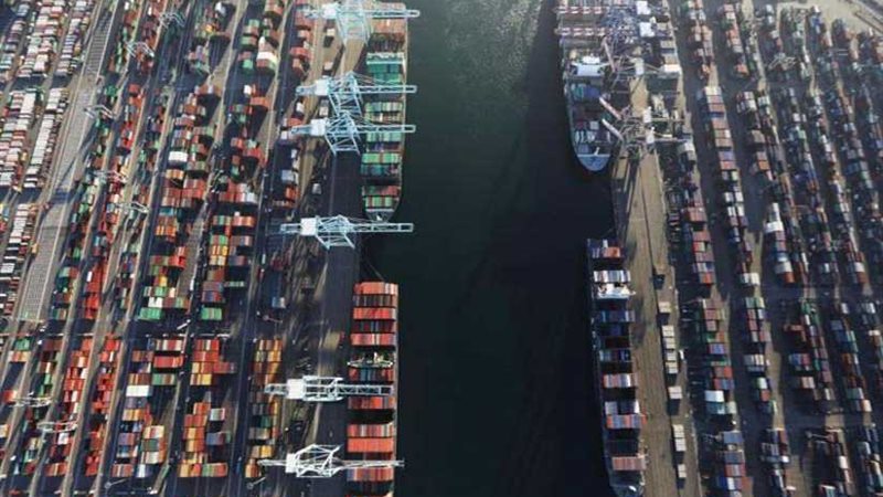 اشتعال الحرب التجارية..