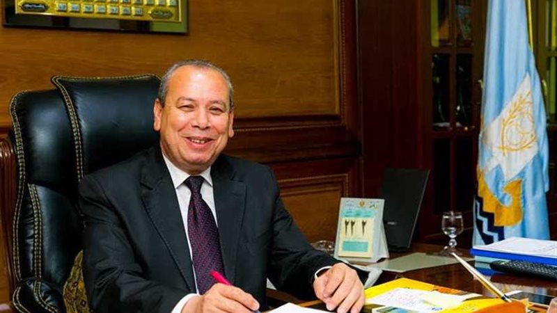 إحالة 45 طبيبًا وموظفًا