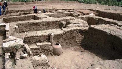 الآثار : اكتشاف مبنى أثري ضخم بحوض الدمرداش بميت رهينة