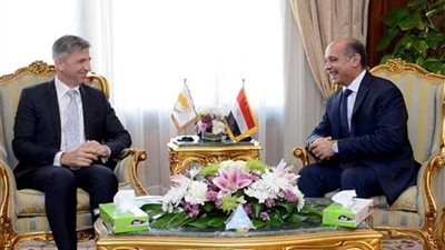 وزير الطيران المدني يلتقي سفير قبرص بالقاهرة