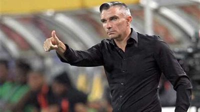 كارتيرون يعلن قائمة الأهلي لمواجهة النجم اللبناني