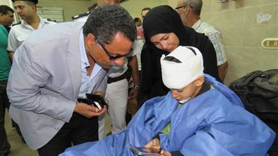 مدير أمن الإسماعيلية يزور الطلاب المصابين في حادث انقلاب ميكروباص 