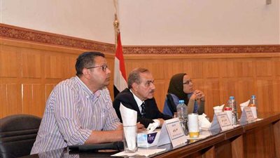 محافظ أسيوط يلتقي سكان مدينة أسيوط الجديدة لحل مشاكلهم.. (صور)