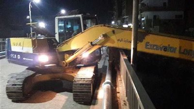 استجابة لشكاوى الأهالي.. تطهير أسفل كوبري العدوة من المخلفات