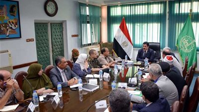 محافظ القليوبية يتابع تنفيذ مبادرة القضاء على فيروس 