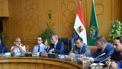 محافظ الإسماعيلية: حلول جذرية لمشكلات الصرف الصحي