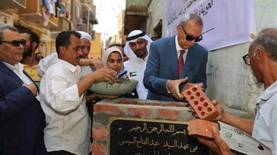 الهجان ومدير مؤسسة محمد بن راشد الخيرية يضعان حجر الأساس لإعادة إعمار منطقة الزبيدى بقنا