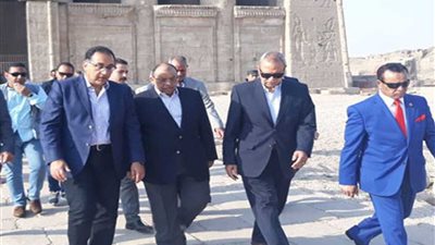 رئيس الوزراء يبدأ جولته فى قنا بزيارة معبد دندرة