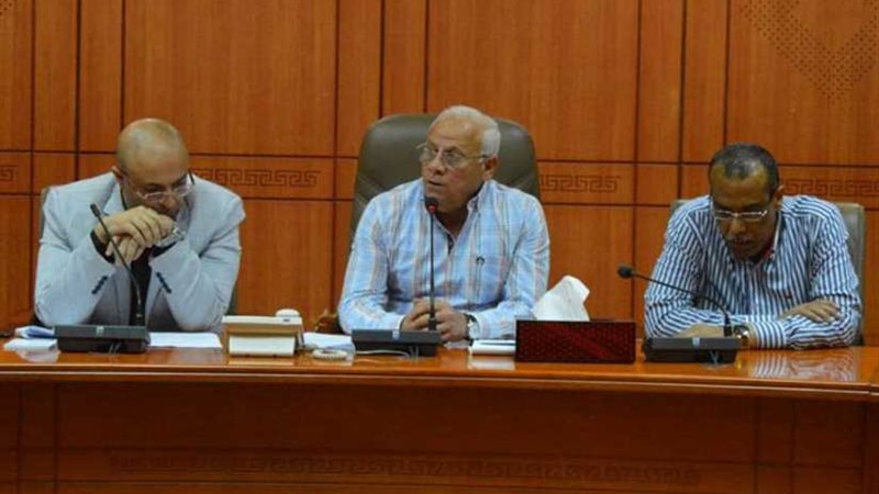 محافظ بورسعيد يناقش