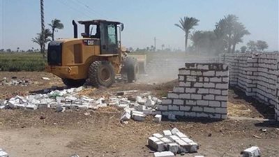 إزالة 64 حالة تعد بـ3 قرى بملوي