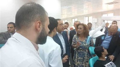 رئيس الوزراء يتفقد طب الأسنان والصالة المغطاة بجامعة جنوب الوادى