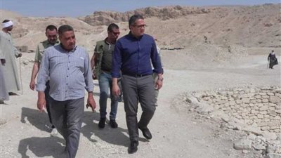 العناني يتفقد المواقع الأثرية بالبر الغربي بالأقصر