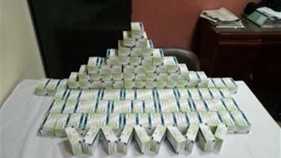 القبض على راكب بمطار القاهرة بحوزته 8 آلاف قرص مخدر