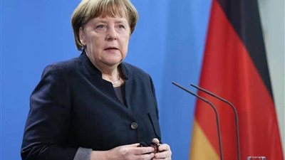 ميركل تنفى تشكيل ائتلاف مع الحزب اليمينى 