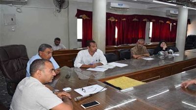 بدء تنفيذ منظومة النظافة بأبوقرقاص وغرامات مالية لمن يقوم بإلقاء القمامة بالشارع