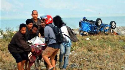 مأساة تحت الأنقاض.. ارتفاع عدد ضحايا زلزال وتسونامي إندونيسيا إلى 384 قتيلا