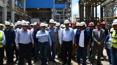 وزير البترول يتفقد التشغيل التجريبي لمشروع إنتاج البنزين بشركة 