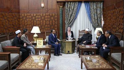 خلال لقائه الإمام الأكبر.. سفير كمبوديا بالقاهرة: الأزهر يحظى بثقة كبيرة لدى مسلمي العالم