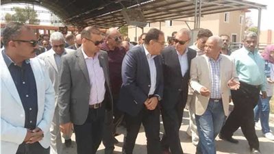 ‫ رئيس الوزراء يشيد بمشروع المجمع الصناعي للمرأة والشباب بالمعنا في قنا