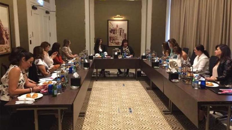 وزيرة الثقافة تلتقي