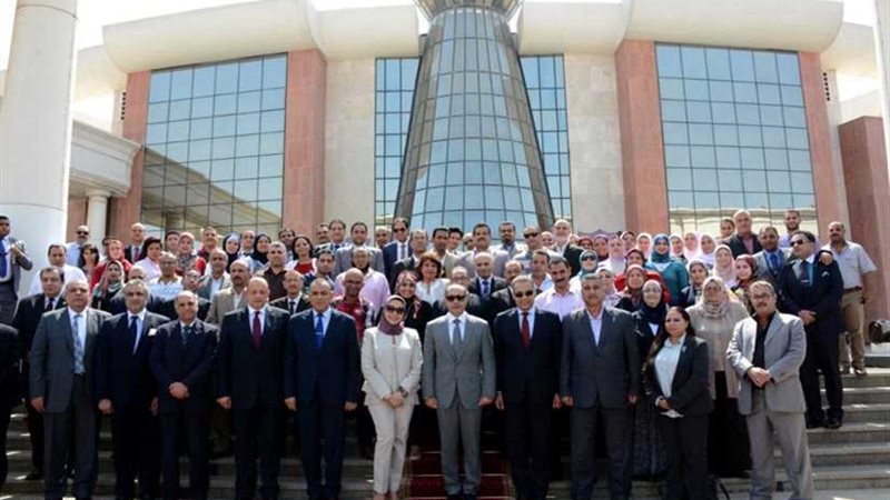 وزير الطيران يهنئ