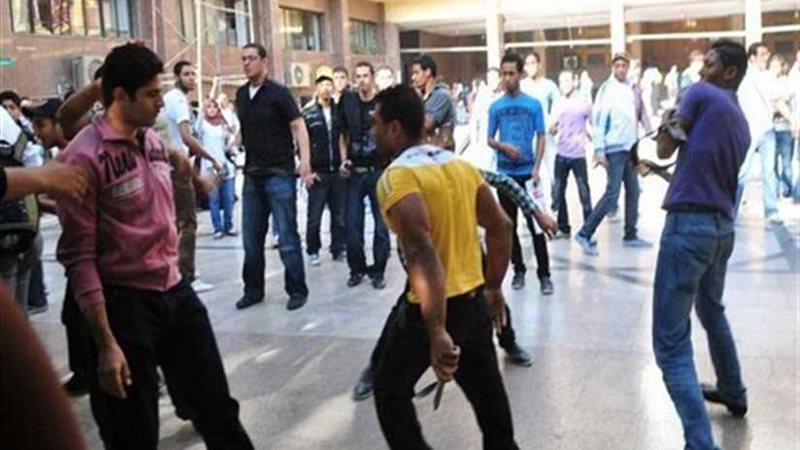 لمعاكسته زميلتهما..