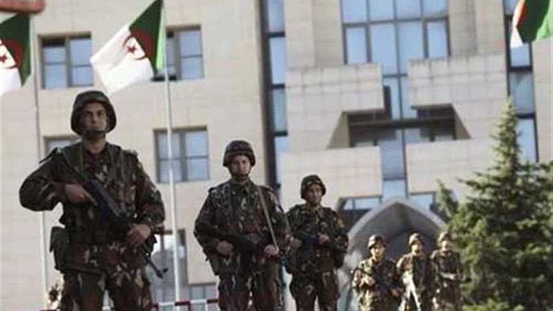 إرهابي يسلم نفسه