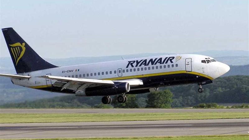 إلغاء 150 رحلة جوية