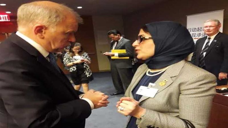 وزيرة الصحة تبحث